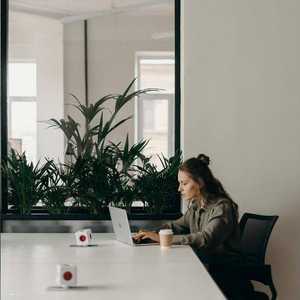 خبراء الصحة يوصون بعدم إطالة الجلوس