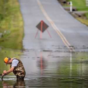 السلطات وصفت الفيضانات بالمميتة