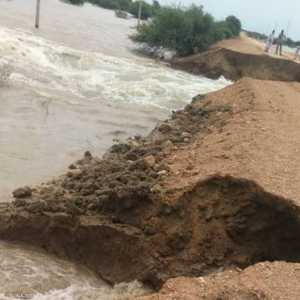 مياه السيول قطعا طرقا رئيسية في السودان