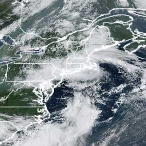 إعصار "هنري" يجتاح ولايات أميركية عدة ويخلف خسائر