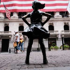 تمثال الفتاة الشجاعة أمام بورصة نيويورك