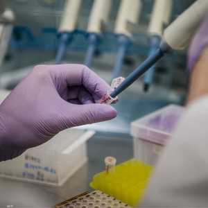 يسعى العلماء جاهدين للقضاء على فيروس كورونا.. أرشيف