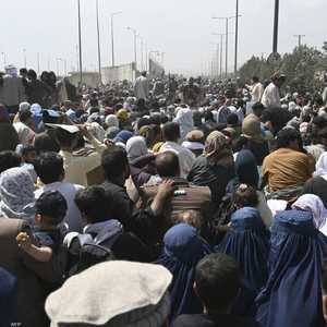 حشود خارج مطار كابل بأفغانستان