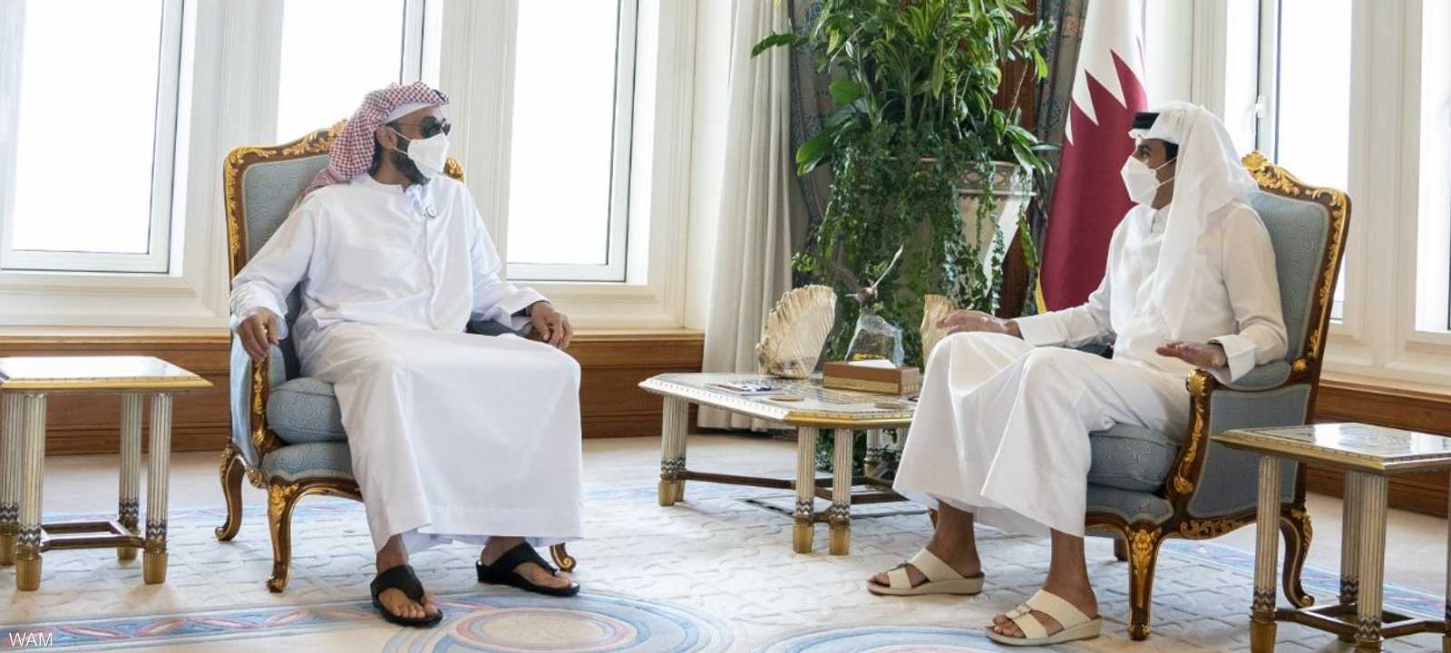 أمير قطر يستقبل وفدا برئاسة الشيخ طحنون بن زايد