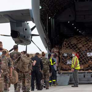 فرنسا أوقفت الإجلاء لأسباب أمنية