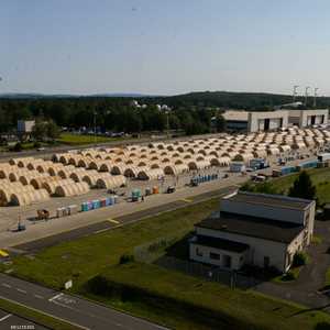 قاعدة رامشتاين بألمانيا محطة عبور للاجئين الأفغان.