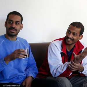 الكسندا كوتي (يسار) إلى جانب الشافعي الشيخ