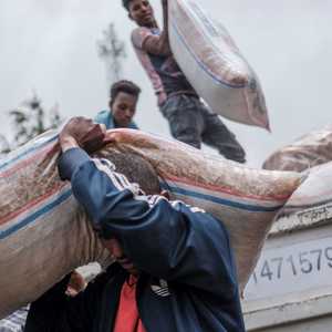 أرشيفية لتوزيع مساعدات في تيغراي