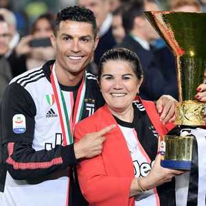 رونالدو ووالدته ماريا دولوريس