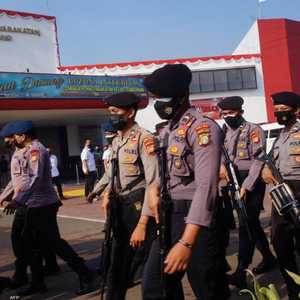 قوة أمنية إندونيسية في محيط السجن.