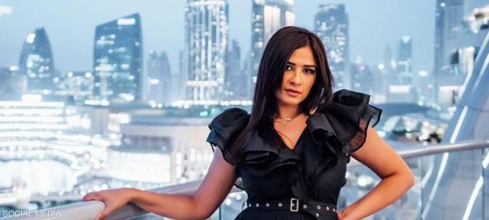 الفنانة ياسمين عبد العزيز