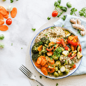 الفاكهة والخضار يجب أن تكون حاضرة في كل الوجبات.