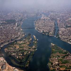 صورة جوية للقاهرة يمر من خلالها نهر النيل