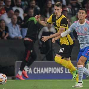 هزيمة أولى لمانشستر يونايتد