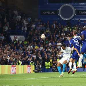 لوكاكو سجل من ضربة رأس رائعة