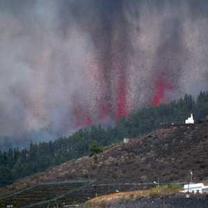 لحظة انفجار البركان