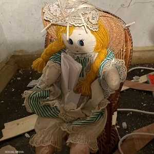 الدمية التي عثر عليها في المنزل