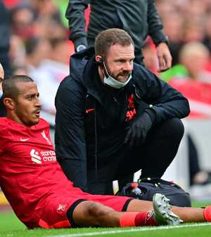 إصابات ألكانتارا تكررت ومستقبله مع ليفربول بات مهددا