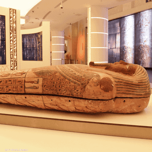 تابوت فرعوني يُعرض بجناح مصر في "إكسبو دبي 2020"