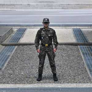 جندي من كوريا الجنوبية على الحدود مع جارتها الشمالية.