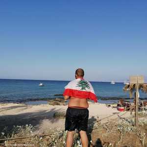 تمكن من الوصول سباحة إلى الجزيرة في رحلة استغرقت 4 ساعات