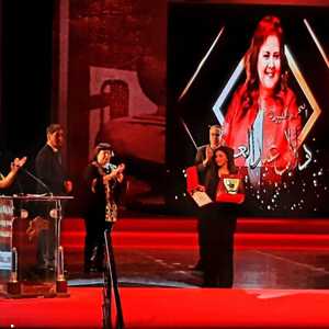 دنيا سمير غانم خلال تكريم والدها ووالدتها