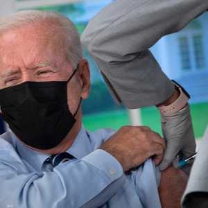 بايدن خلال تلقيه جرعة ثالثة من اللقاح ضد كورونا قبل يومين.