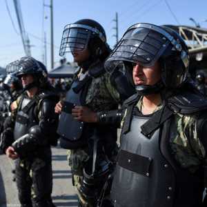 القوات الخاصة أثناء محاولة السيطرة على السجن بالإكوادور