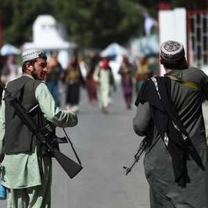 عنصران من حركة طالبان