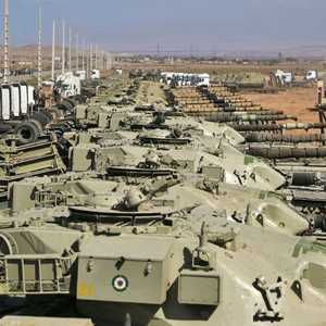 قطعات عسكرية إيرانية تشارك في المناورات