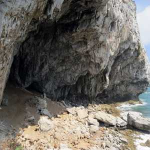 أرشيفية.. أحد كهوف مجمع غورهام في جبل طارق