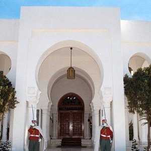 الجزائر تستدعي سفيرها من باريس