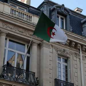 مبنى السفارة الجزائرية في العاصمة الفرنسية باريس.