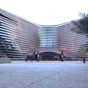 مبنى جناح التنقل في إكسبو 2020 دبي من الخارج.