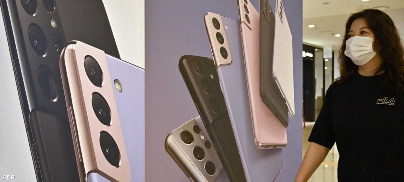 أرشيفية.. تتسابق الشركات في استعراض قدرات هواتفها