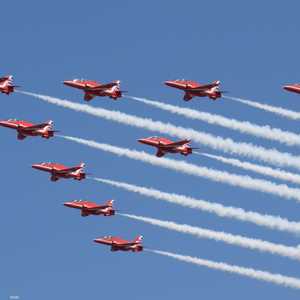 تشارك في العرض طائرات "هوك" السريعة