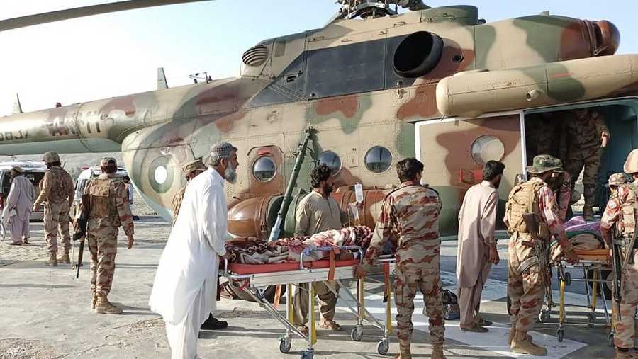 طائرة هليكوبتر عسكرية نقلت تسعة على الأقل من المصابين بجروح بالغة إلى كويتا.
