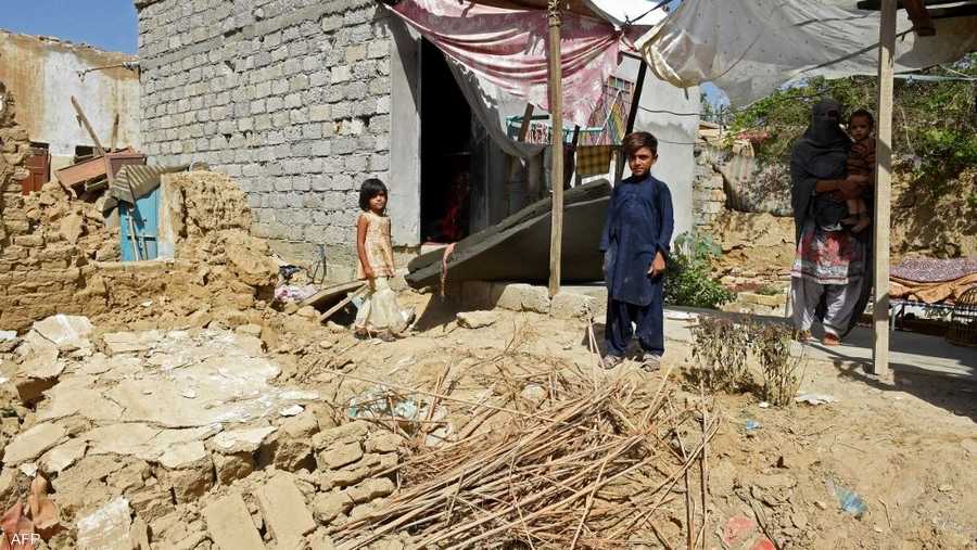 وفق المسؤولين في باكستان فإن معظم القتلى من النساء والأطفال.
