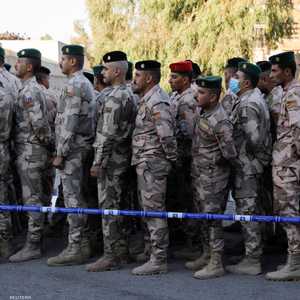 طابور من قوات الأمن خلال التصويت الخاص بانتخابات العراق