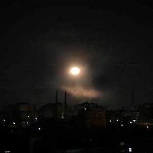 الدفاع الجوية السورية تتصدي لهجوم في أغسطس الماضي.