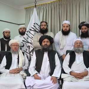 وفد أميركي يناقش مع طالبان تشكيل حكومة شاملة