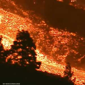 بركان لابالما يزيد من قوة ثورانه