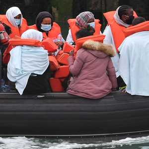 ضبط مهاجرين غير شرعيين في بحر المانش