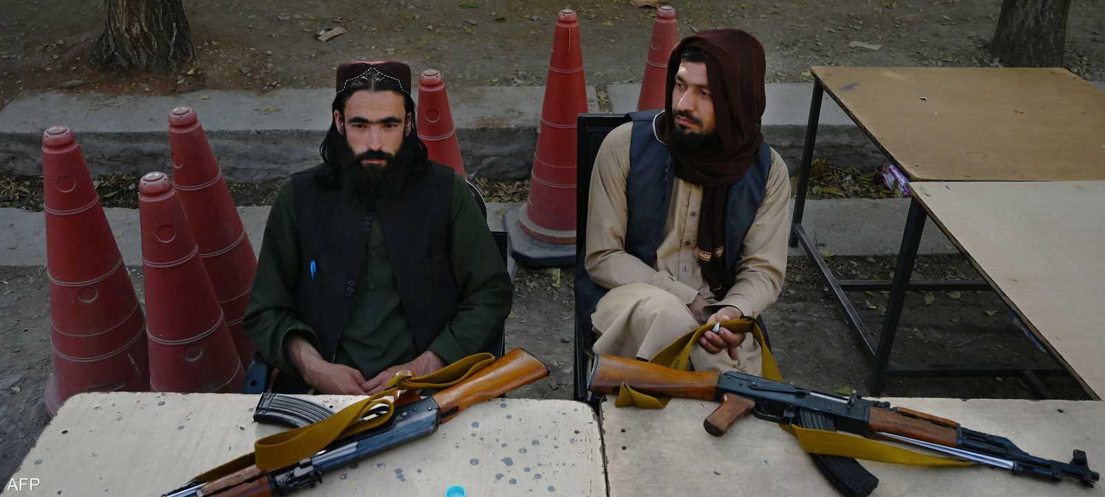 عنصران في حركة طالبان