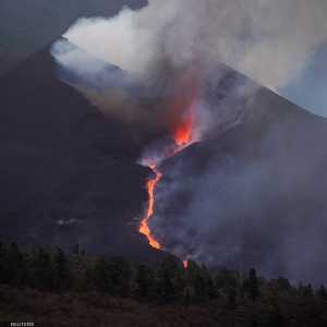 حمم بركانية ضخمة تدفقت من بركان لا بالما