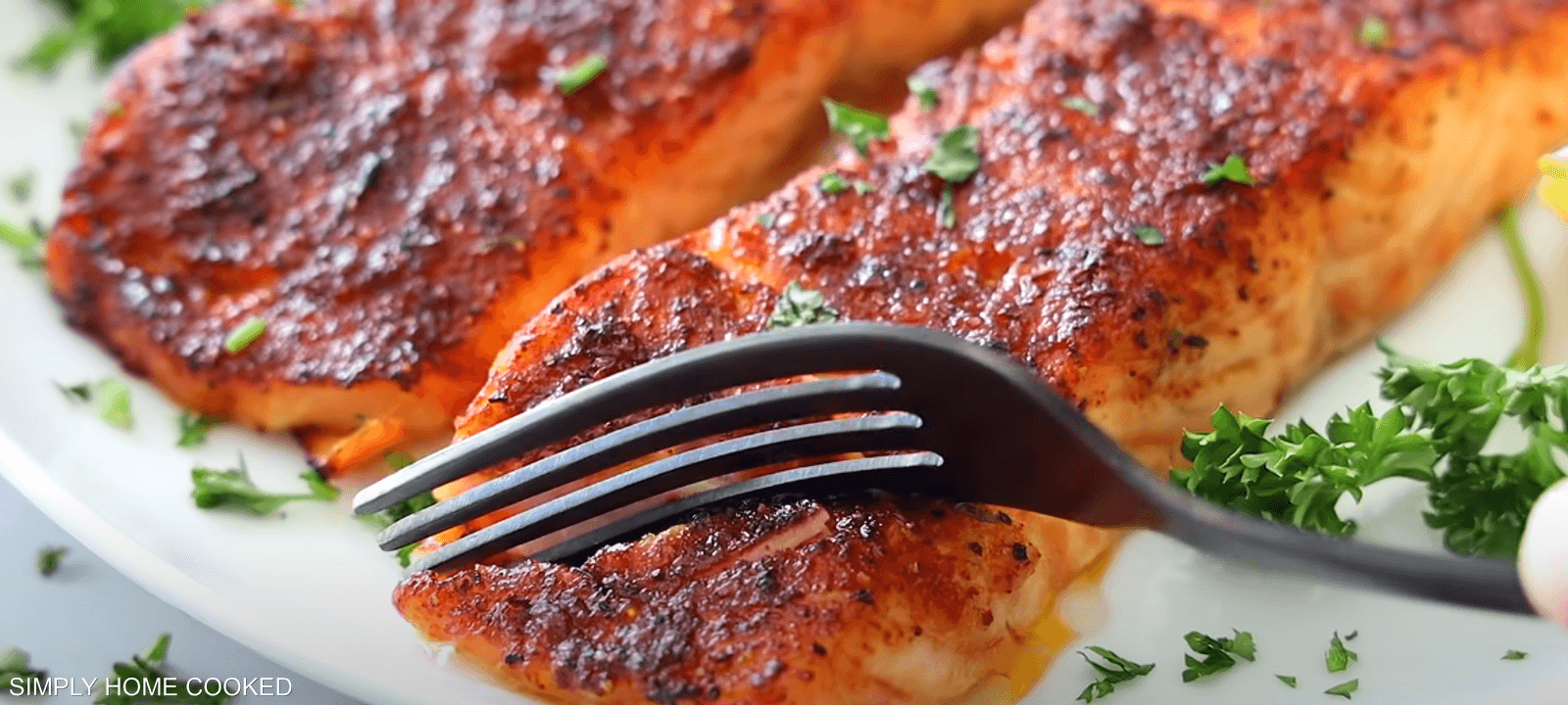 السلمون يحتوي على دهون مفيدة