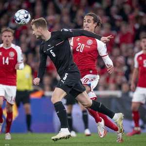 جانب من المباراة بين الدنمارك والنمسا.