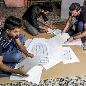 أحد مراكز فرز الأصوات في الانتخابات العراقية.