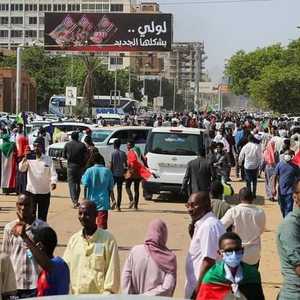 رفع المتظاهرون شعار تفويض الجيش لاستلام السلطة