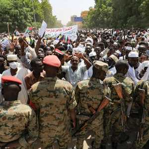 مظاهرة أمام القصر الرئاسي في الخرطوم.